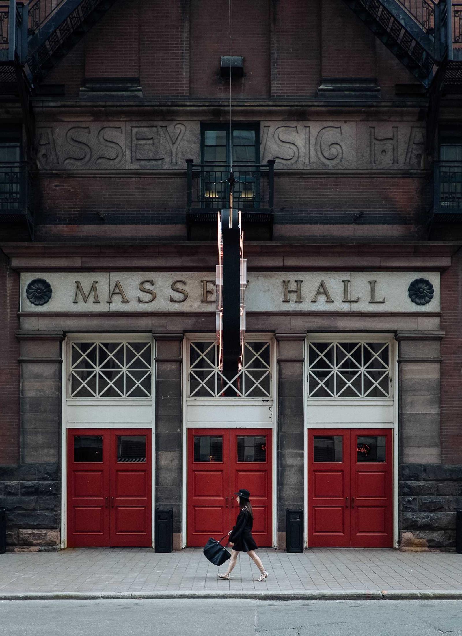 Ivory Garden - Botanik motifler, organik formlar ve doğal zarafet.