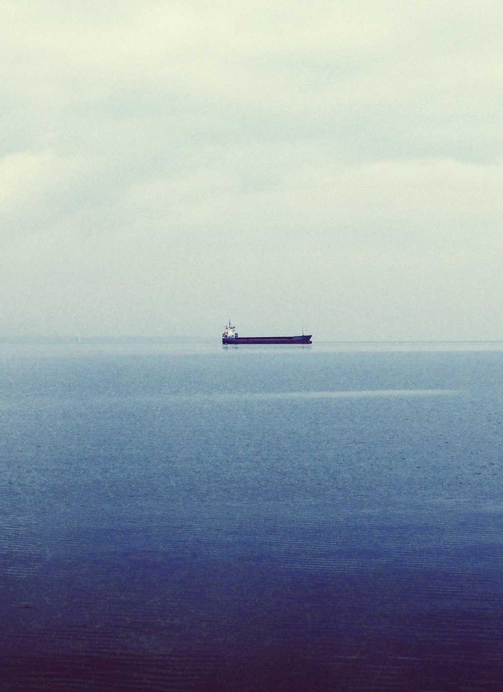 Silver Thread - Gümüş iplik detayları, minimalist yaklaşım ve modern lüks.